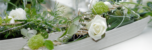 stilvolle Blumendeko für den Tisch